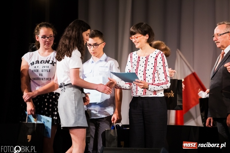 Zdjęcie w galerii na portalu naszraciborz.pl: Uroczysta gala wręczenia nagród dla laureatów olimpiad i konkursów języka niemieckiego wiadomości z regionu