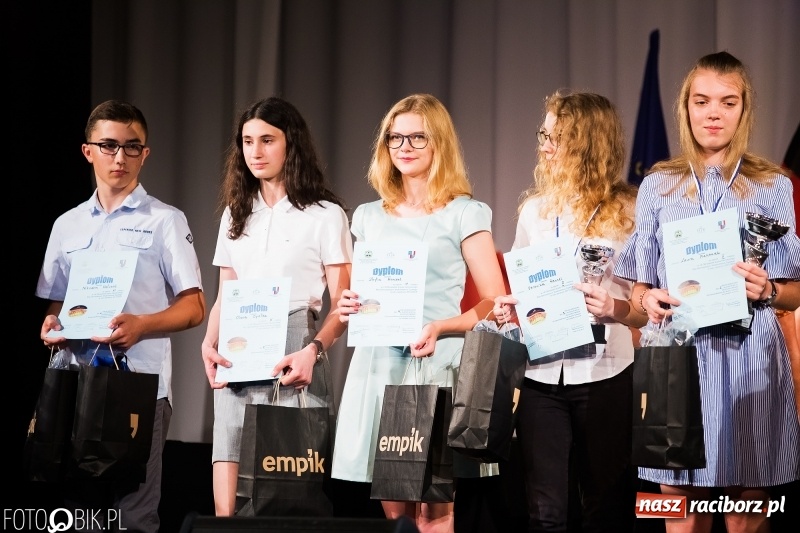 Zdjęcie w galerii na portalu naszraciborz.pl: Uroczysta gala wręczenia nagród dla laureatów olimpiad i konkursów języka niemieckiego wiadomości z regionu