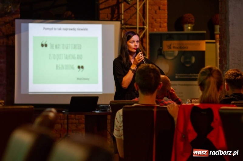 Zdjęcie w galerii na portalu naszraciborz.pl: Ścieżki do własnego biznesu. Doradczyni prezydenta Biedronia o startupach w Raciborzu  wiadomości z regionu