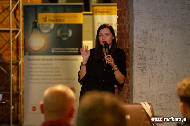 Zdjęcie w galerii na portalu naszraciborz.pl: Ścieżki do własnego biznesu. Doradczyni prezydenta Biedronia o startupach w Raciborzu  wiadomości z regionu