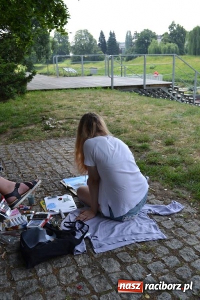 Zdjęcie w galerii na portalu naszraciborz.pl: Plener malarski na przystani kajakowej wiadomości z regionu