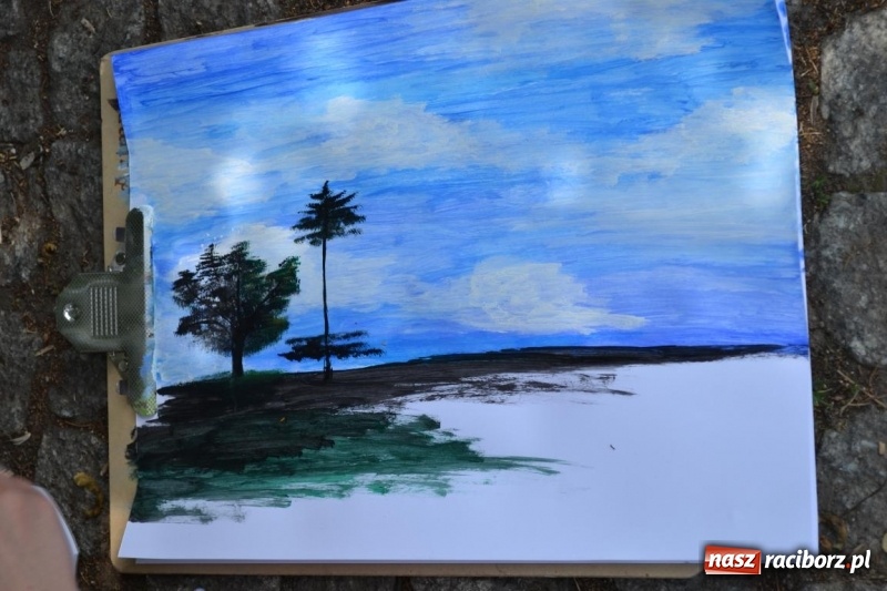 Zdjęcie w galerii na portalu naszraciborz.pl: Plener malarski na przystani kajakowej wiadomości z regionu