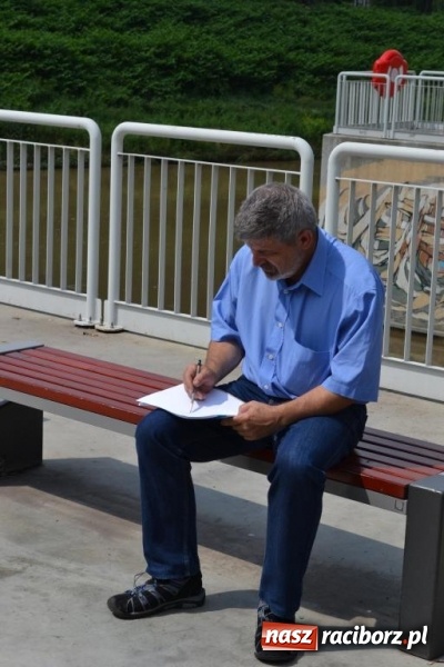 Zdjęcie w galerii na portalu naszraciborz.pl: Plener malarski na przystani kajakowej wiadomości z regionu