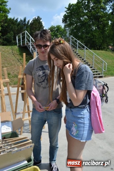 Zdjęcie w galerii na portalu naszraciborz.pl: Plener malarski na przystani kajakowej wiadomości z regionu