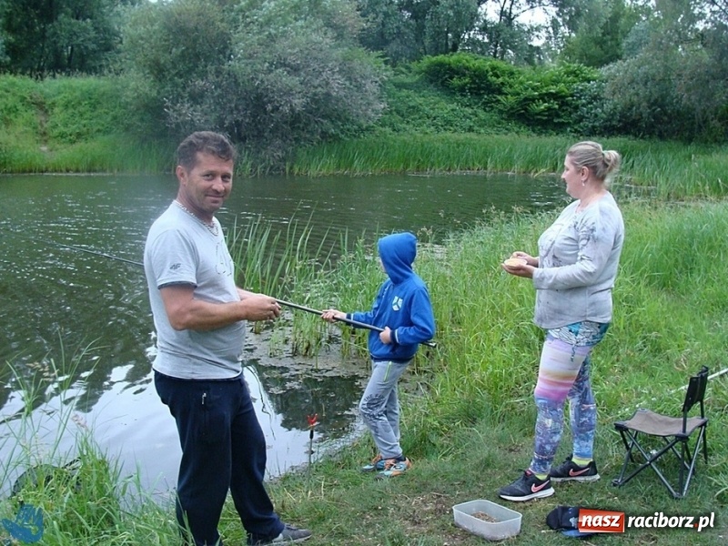 Zdjęcie w galerii na portalu naszraciborz.pl: Wędkarski Dzień Dziecka na łowisku Łęg wiadomości z regionu