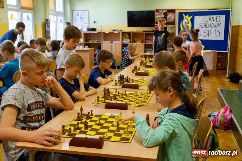 Zdjęcie w galerii na portalu naszraciborz.pl: Miejski Turniej Szachowy o Puchar Dyrektora Szkoły Podstawowej numer 13 wiadomości z regionu