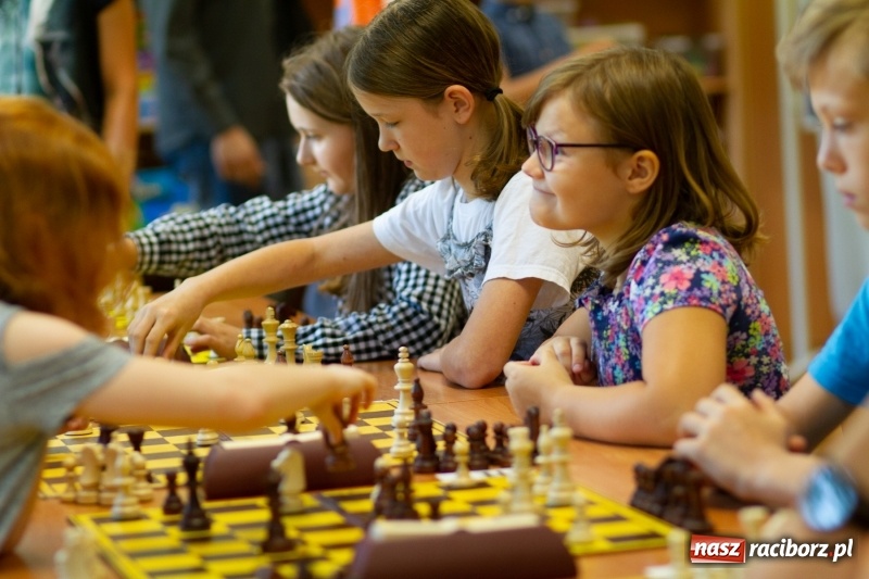 Zdjęcie w galerii na portalu naszraciborz.pl: Miejski Turniej Szachowy o Puchar Dyrektora Szkoły Podstawowej numer 13 wiadomości z regionu