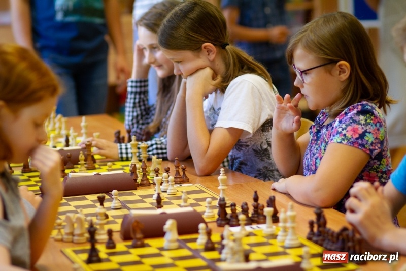 Zdjęcie w galerii na portalu naszraciborz.pl: Miejski Turniej Szachowy o Puchar Dyrektora Szkoły Podstawowej numer 13 wiadomości z regionu