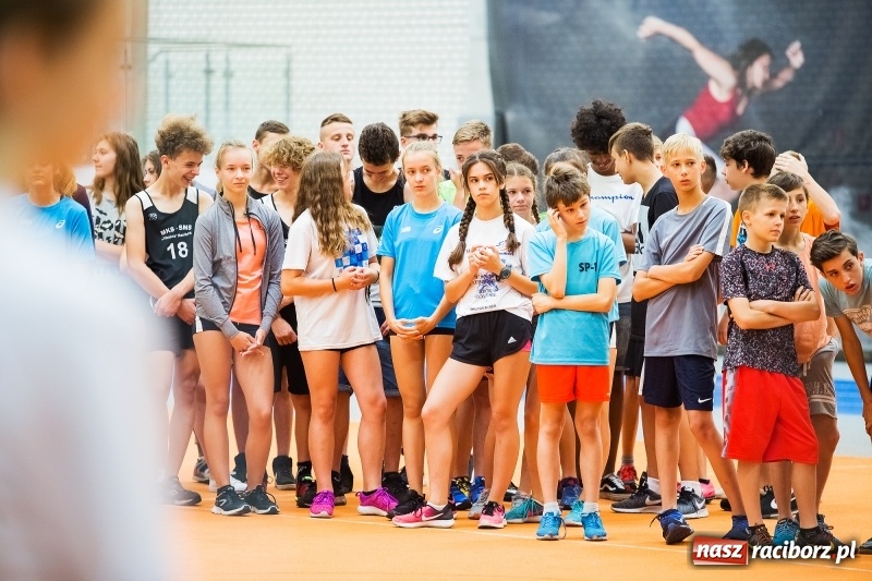 Zdjęcie w galerii na portalu naszraciborz.pl: Mały Memoriał Lekkoatletyczny im. Janusza Kusocińskiego w ZSOMS  wiadomości z regionu