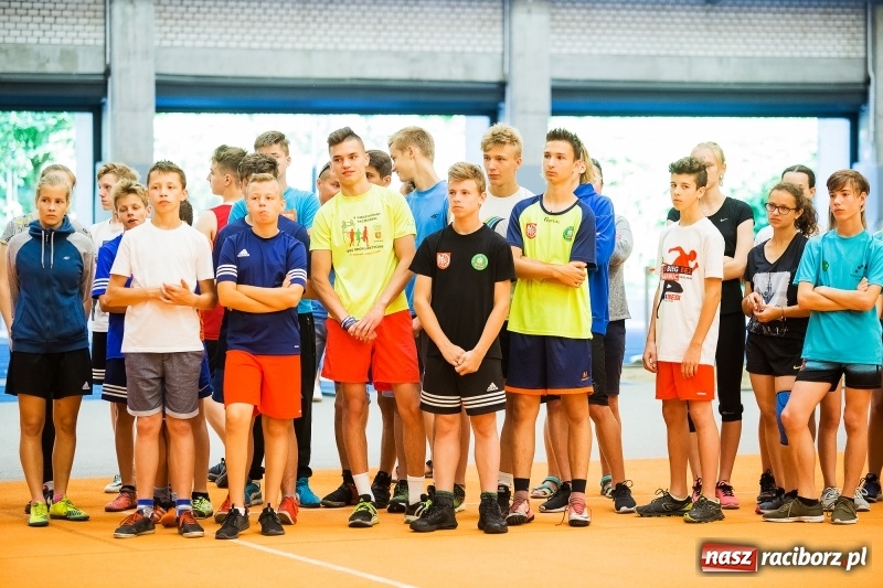 Zdjęcie w galerii na portalu naszraciborz.pl: Mały Memoriał Lekkoatletyczny im. Janusza Kusocińskiego w ZSOMS  wiadomości z regionu