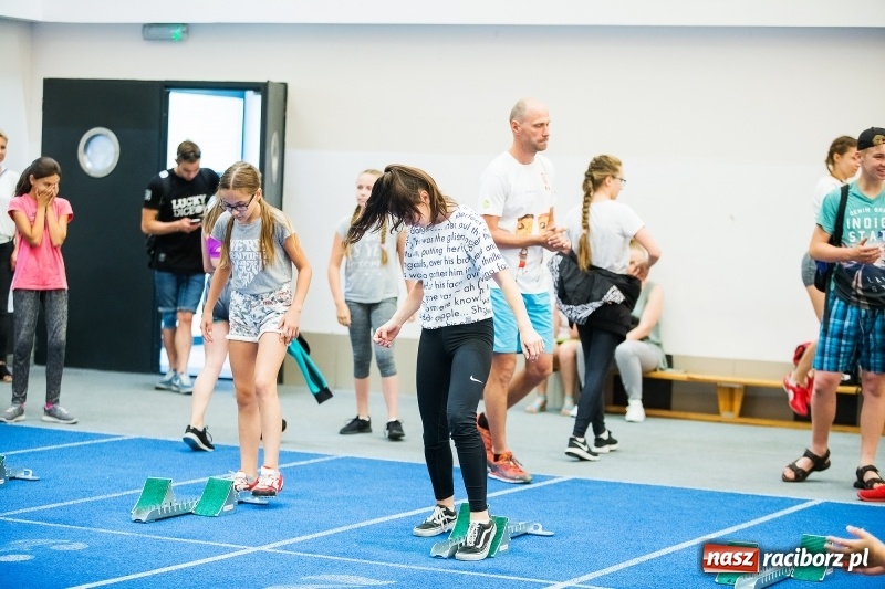 Zdjęcie w galerii na portalu naszraciborz.pl: Mały Memoriał Lekkoatletyczny im. Janusza Kusocińskiego w ZSOMS  wiadomości z regionu