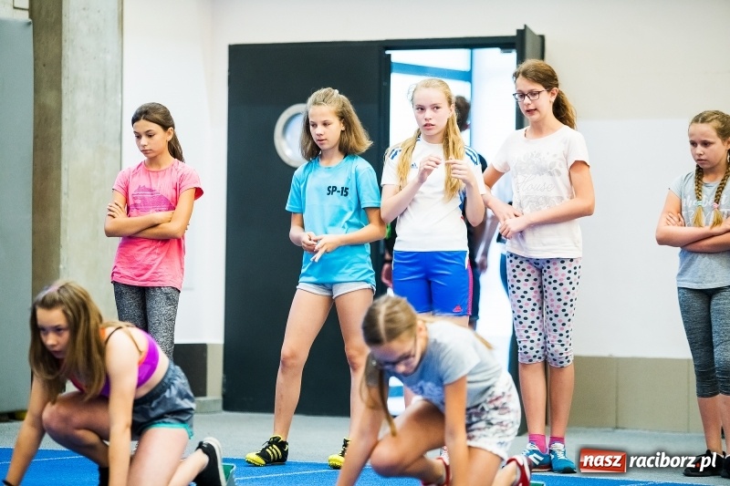 Zdjęcie w galerii na portalu naszraciborz.pl: Mały Memoriał Lekkoatletyczny im. Janusza Kusocińskiego w ZSOMS  wiadomości z regionu