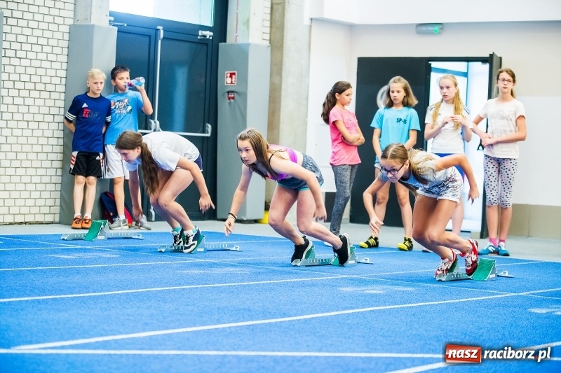 Zdjęcie w galerii na portalu naszraciborz.pl: Mały Memoriał Lekkoatletyczny im. Janusza Kusocińskiego w ZSOMS  wiadomości z regionu