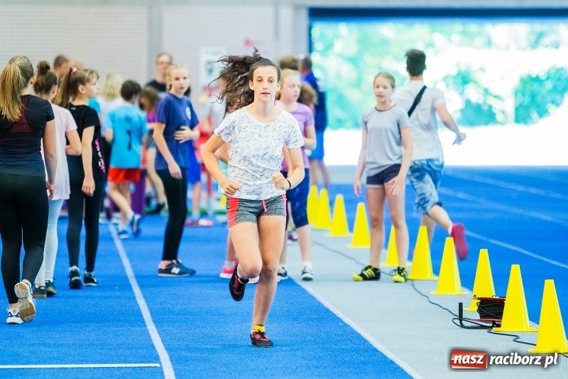 Zdjęcie w galerii na portalu naszraciborz.pl: Mały Memoriał Lekkoatletyczny im. Janusza Kusocińskiego w ZSOMS  wiadomości z regionu