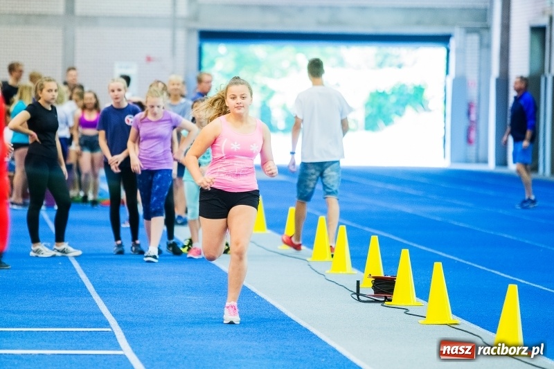 Zdjęcie w galerii na portalu naszraciborz.pl: Mały Memoriał Lekkoatletyczny im. Janusza Kusocińskiego w ZSOMS  wiadomości z regionu