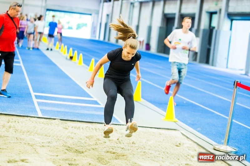 Zdjęcie w galerii na portalu naszraciborz.pl: Mały Memoriał Lekkoatletyczny im. Janusza Kusocińskiego w ZSOMS  wiadomości z regionu