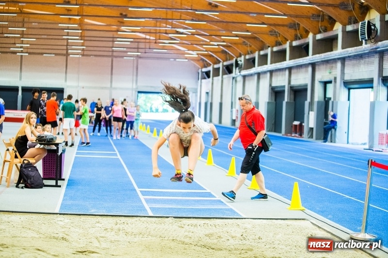 Zdjęcie w galerii na portalu naszraciborz.pl: Mały Memoriał Lekkoatletyczny im. Janusza Kusocińskiego w ZSOMS  wiadomości z regionu