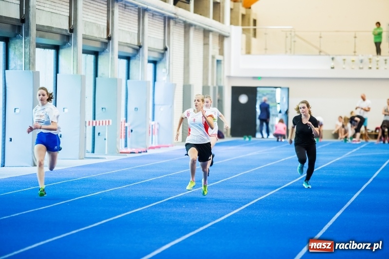 Zdjęcie w galerii na portalu naszraciborz.pl: Mały Memoriał Lekkoatletyczny im. Janusza Kusocińskiego w ZSOMS  wiadomości z regionu