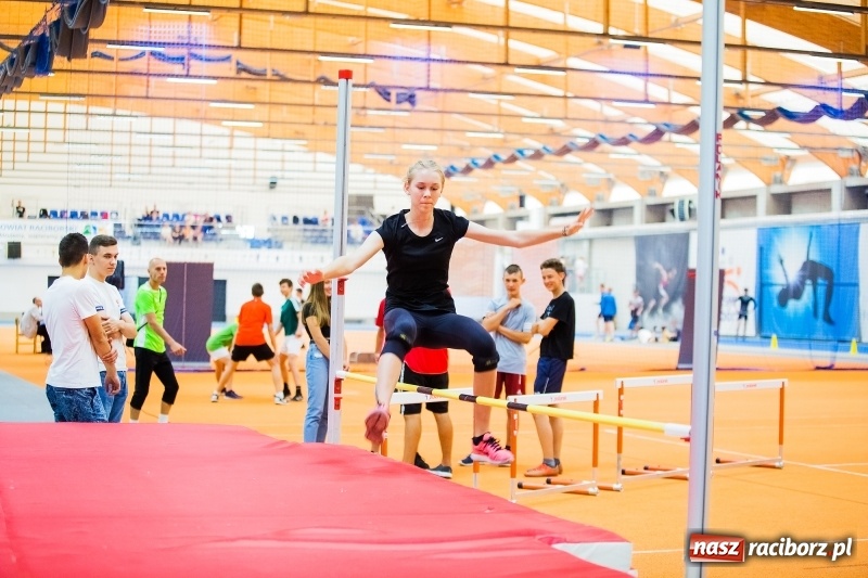 Zdjęcie w galerii na portalu naszraciborz.pl: Mały Memoriał Lekkoatletyczny im. Janusza Kusocińskiego w ZSOMS  wiadomości z regionu
