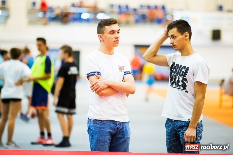 Zdjęcie w galerii na portalu naszraciborz.pl: Mały Memoriał Lekkoatletyczny im. Janusza Kusocińskiego w ZSOMS  wiadomości z regionu