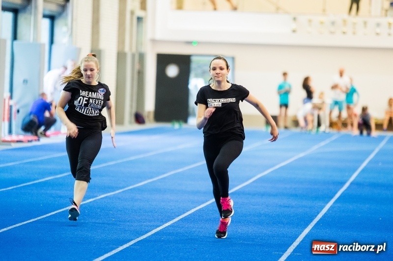 Zdjęcie w galerii na portalu naszraciborz.pl: Mały Memoriał Lekkoatletyczny im. Janusza Kusocińskiego w ZSOMS  wiadomości z regionu