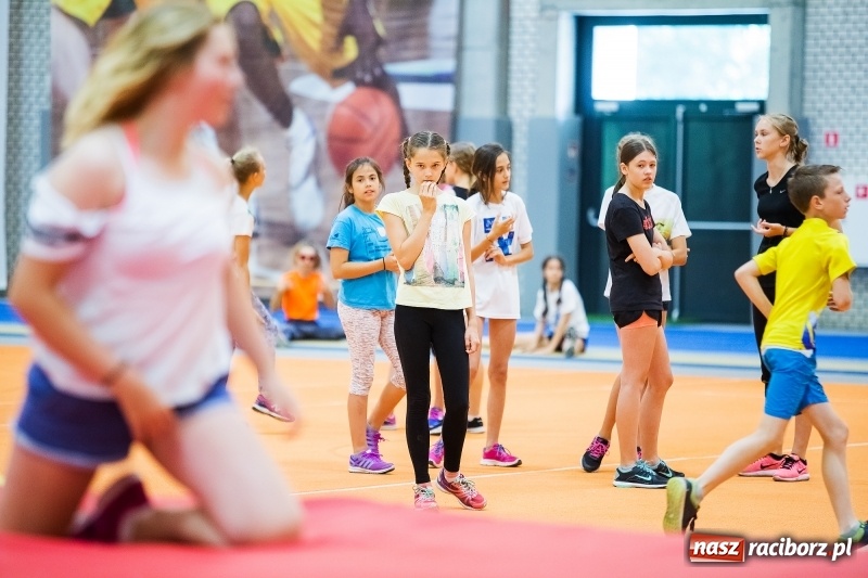 Zdjęcie w galerii na portalu naszraciborz.pl: Mały Memoriał Lekkoatletyczny im. Janusza Kusocińskiego w ZSOMS  wiadomości z regionu