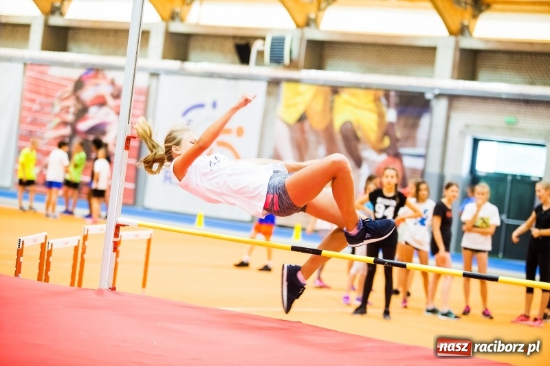Zdjęcie w galerii na portalu naszraciborz.pl: Mały Memoriał Lekkoatletyczny im. Janusza Kusocińskiego w ZSOMS  wiadomości z regionu