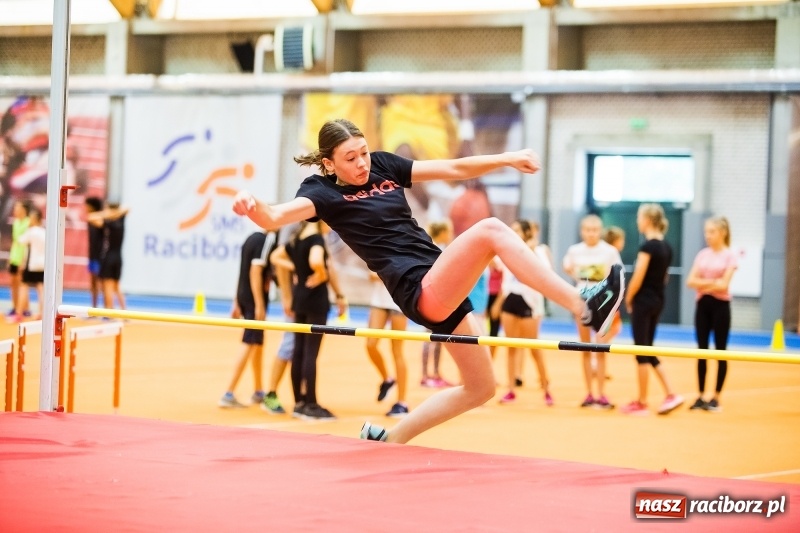 Zdjęcie w galerii na portalu naszraciborz.pl: Mały Memoriał Lekkoatletyczny im. Janusza Kusocińskiego w ZSOMS  wiadomości z regionu