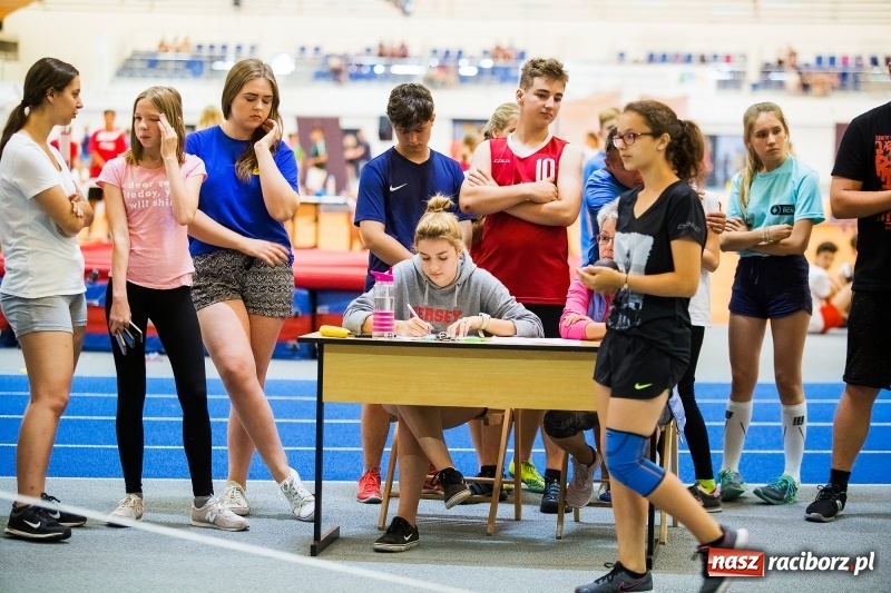 Zdjęcie w galerii na portalu naszraciborz.pl: Mały Memoriał Lekkoatletyczny im. Janusza Kusocińskiego w ZSOMS  wiadomości z regionu