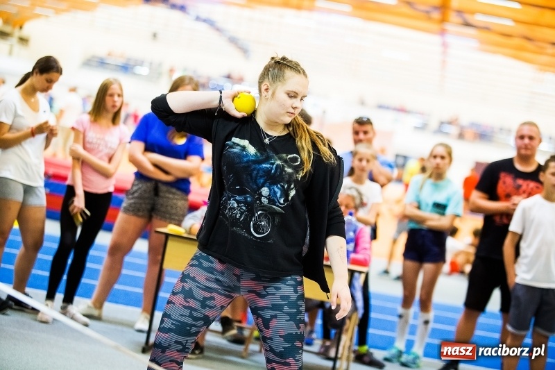 Zdjęcie w galerii na portalu naszraciborz.pl: Mały Memoriał Lekkoatletyczny im. Janusza Kusocińskiego w ZSOMS  wiadomości z regionu