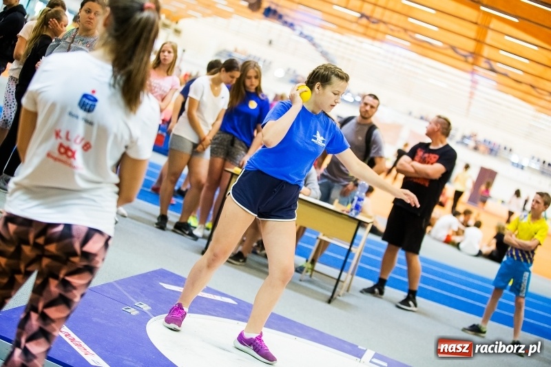 Zdjęcie w galerii na portalu naszraciborz.pl: Mały Memoriał Lekkoatletyczny im. Janusza Kusocińskiego w ZSOMS  wiadomości z regionu