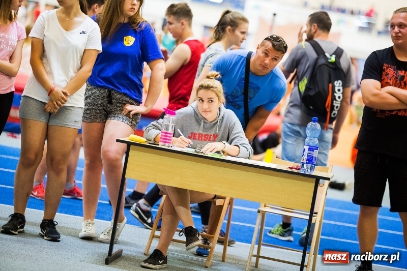 Zdjęcie w galerii na portalu naszraciborz.pl: Mały Memoriał Lekkoatletyczny im. Janusza Kusocińskiego w ZSOMS  wiadomości z regionu