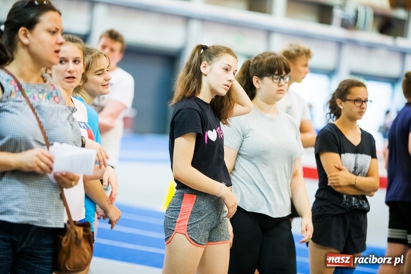 Zdjęcie w galerii na portalu naszraciborz.pl: Mały Memoriał Lekkoatletyczny im. Janusza Kusocińskiego w ZSOMS  wiadomości z regionu