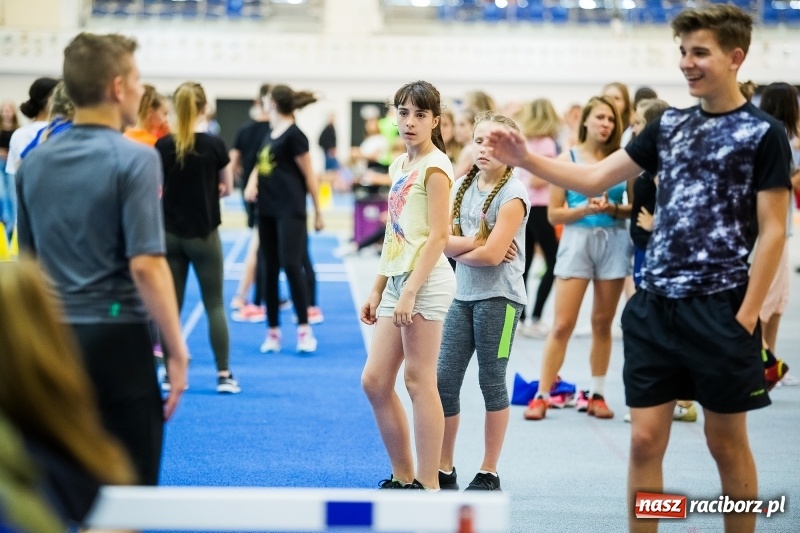 Zdjęcie w galerii na portalu naszraciborz.pl: Mały Memoriał Lekkoatletyczny im. Janusza Kusocińskiego w ZSOMS  wiadomości z regionu