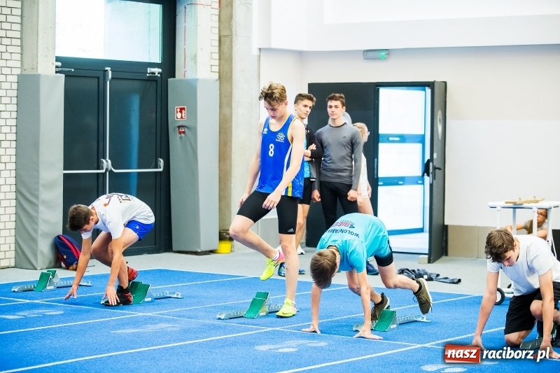 Zdjęcie w galerii na portalu naszraciborz.pl: Mały Memoriał Lekkoatletyczny im. Janusza Kusocińskiego w ZSOMS  wiadomości z regionu