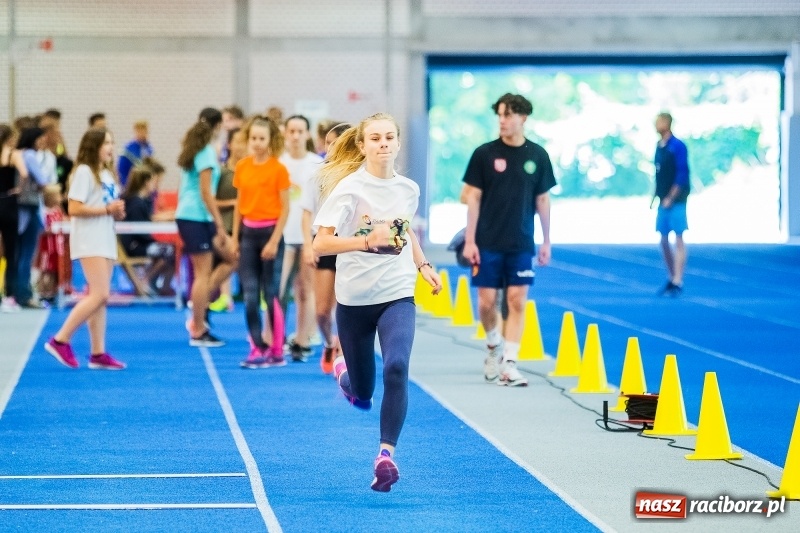 Zdjęcie w galerii na portalu naszraciborz.pl: Mały Memoriał Lekkoatletyczny im. Janusza Kusocińskiego w ZSOMS  wiadomości z regionu