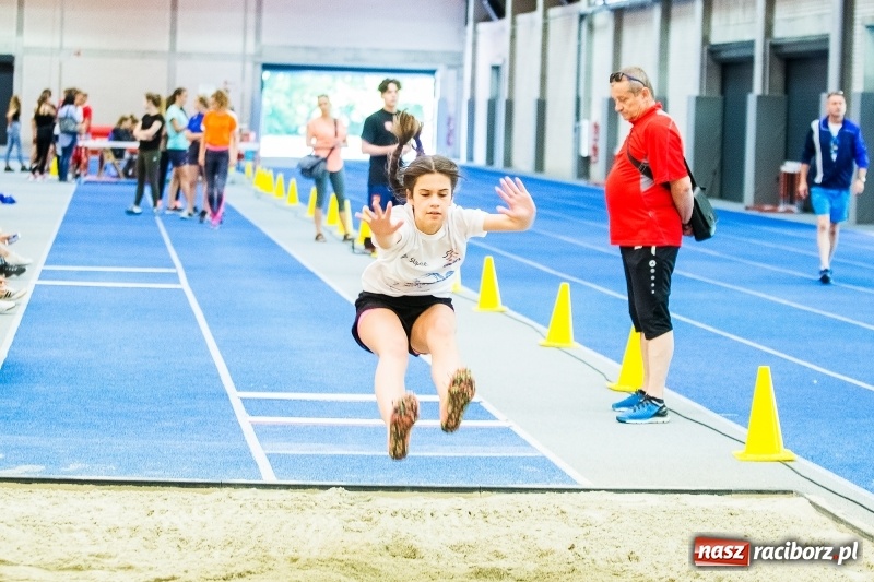Zdjęcie w galerii na portalu naszraciborz.pl: Mały Memoriał Lekkoatletyczny im. Janusza Kusocińskiego w ZSOMS  wiadomości z regionu