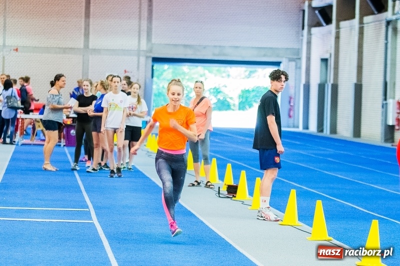 Zdjęcie w galerii na portalu naszraciborz.pl: Mały Memoriał Lekkoatletyczny im. Janusza Kusocińskiego w ZSOMS  wiadomości z regionu