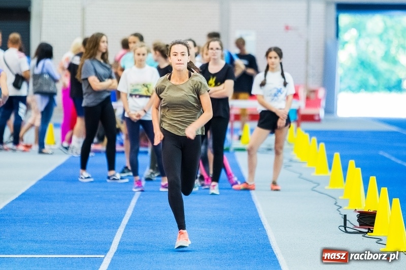 Zdjęcie w galerii na portalu naszraciborz.pl: Mały Memoriał Lekkoatletyczny im. Janusza Kusocińskiego w ZSOMS  wiadomości z regionu