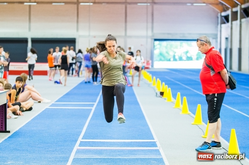 Zdjęcie w galerii na portalu naszraciborz.pl: Mały Memoriał Lekkoatletyczny im. Janusza Kusocińskiego w ZSOMS  wiadomości z regionu
