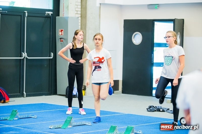 Zdjęcie w galerii na portalu naszraciborz.pl: Mały Memoriał Lekkoatletyczny im. Janusza Kusocińskiego w ZSOMS  wiadomości z regionu