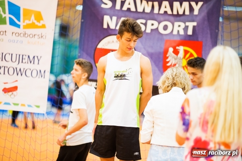 Zdjęcie w galerii na portalu naszraciborz.pl: Mały Memoriał Lekkoatletyczny im. Janusza Kusocińskiego w ZSOMS  wiadomości z regionu