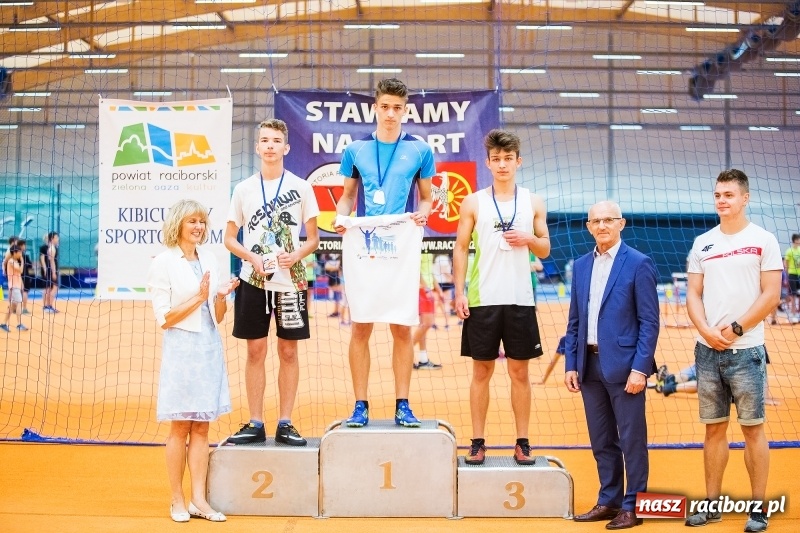 Zdjęcie w galerii na portalu naszraciborz.pl: Mały Memoriał Lekkoatletyczny im. Janusza Kusocińskiego w ZSOMS  wiadomości z regionu