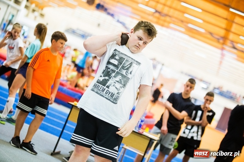 Zdjęcie w galerii na portalu naszraciborz.pl: Mały Memoriał Lekkoatletyczny im. Janusza Kusocińskiego w ZSOMS  wiadomości z regionu