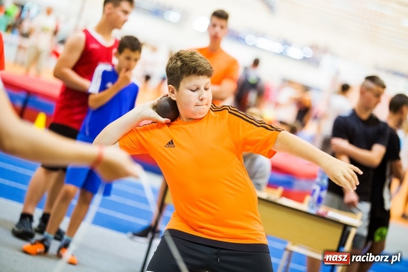 Zdjęcie w galerii na portalu naszraciborz.pl: Mały Memoriał Lekkoatletyczny im. Janusza Kusocińskiego w ZSOMS  wiadomości z regionu