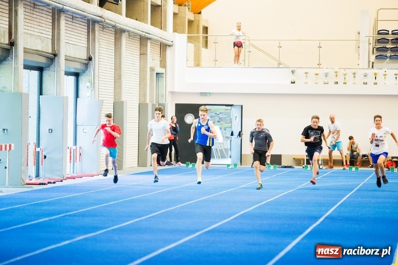 Zdjęcie w galerii na portalu naszraciborz.pl: Mały Memoriał Lekkoatletyczny im. Janusza Kusocińskiego w ZSOMS  wiadomości z regionu