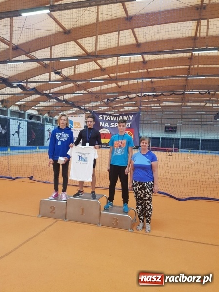 Zdjęcie w galerii na portalu naszraciborz.pl: Mały Memoriał Lekkoatletyczny im. Janusza Kusocińskiego w ZSOMS  wiadomości z regionu