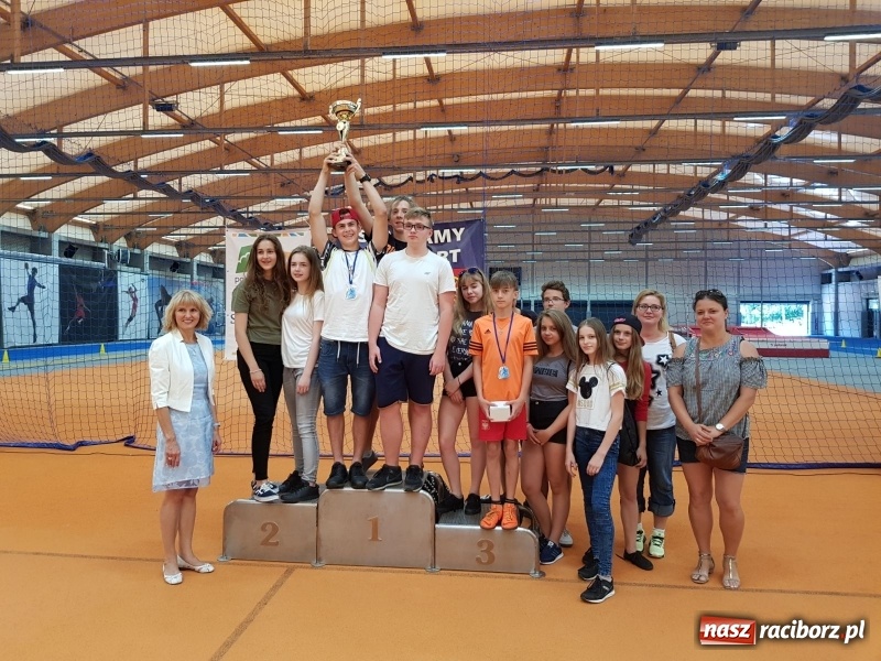 Zdjęcie w galerii na portalu naszraciborz.pl: Mały Memoriał Lekkoatletyczny im. Janusza Kusocińskiego w ZSOMS  wiadomości z regionu