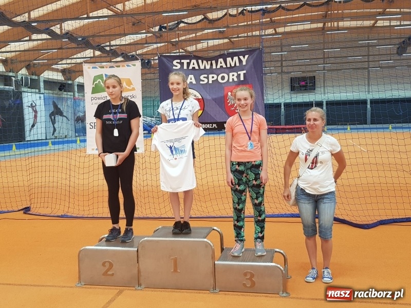 Zdjęcie w galerii na portalu naszraciborz.pl: Mały Memoriał Lekkoatletyczny im. Janusza Kusocińskiego w ZSOMS  wiadomości z regionu