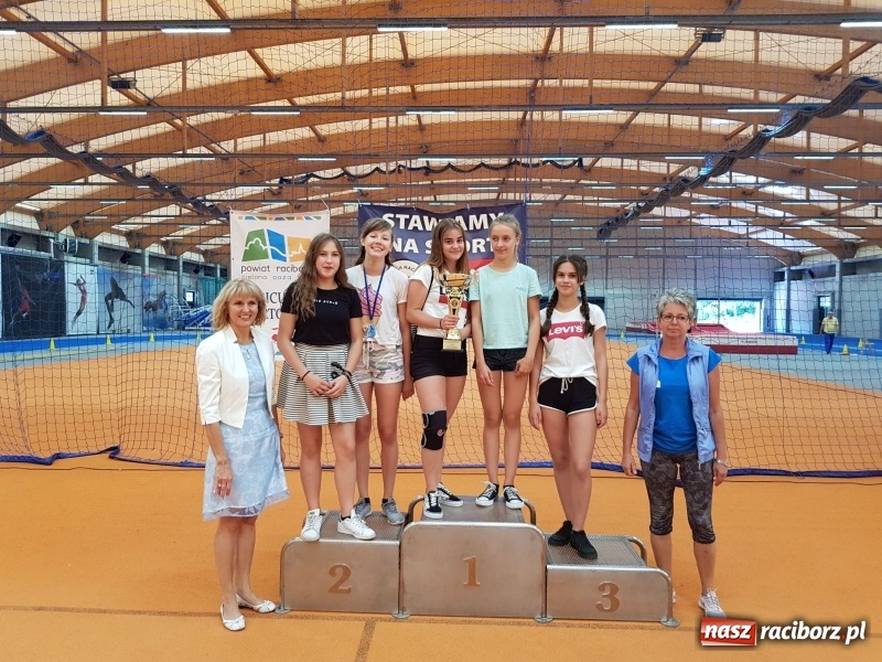 Zdjęcie w galerii na portalu naszraciborz.pl: Mały Memoriał Lekkoatletyczny im. Janusza Kusocińskiego w ZSOMS  wiadomości z regionu